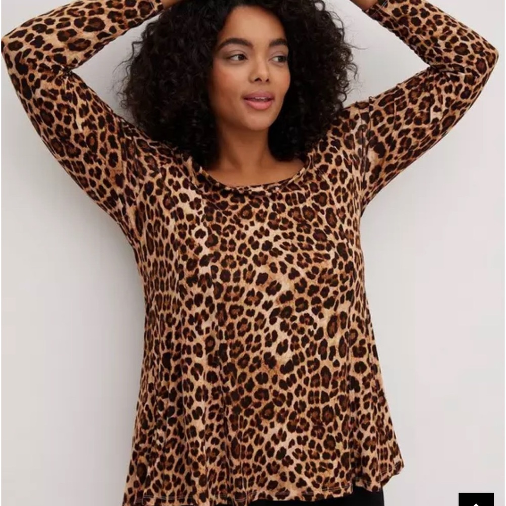 Torrid Super Soft Scoop Neck Fit And Flare Long Sleeve Top - Picture 2 of 9